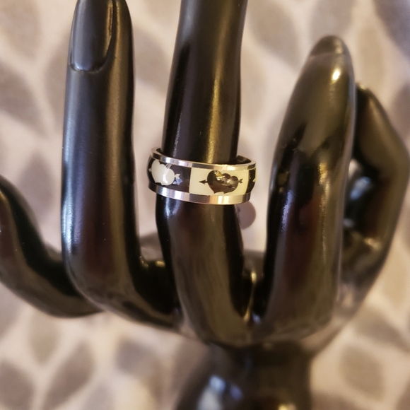 NEW‎ Unisex Stainless Steel Glow In The Dark Double Hearts Ring Size 7.5 - Picture 2 of 8
